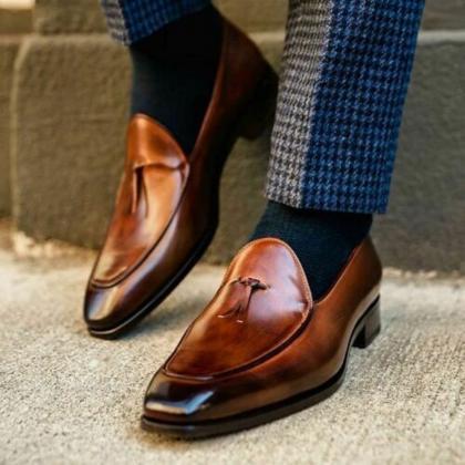 Elegant Tassel Loafers For Men Slip On Apron Toe..